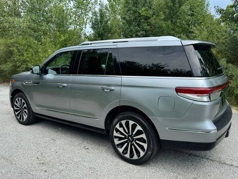 Used 2023 Lincoln Navigator Reserve AWD/4WD image 7