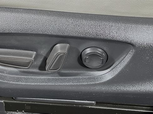Used 2023 Toyota Camry SE FWD image 16
