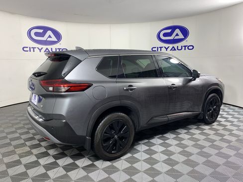 Used 2021 Nissan Rogue SV image 3