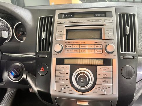 Used 2010 Hyundai Veracruz Limited FWD image 28