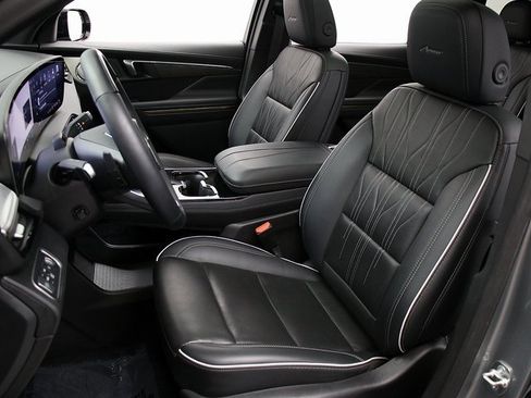 Certified 2025 Buick Enclave Avenir w/ Super Cruise Package image 9