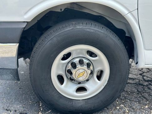 Used 2025 Chevrolet Express 3500 LT w/ LT Preferred Equipment Group RWD image 28