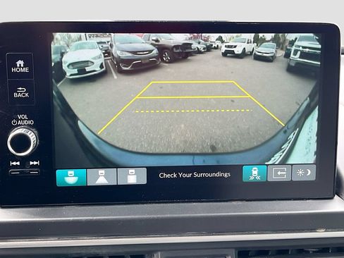 Used 2025 Honda Pilot Touring image 14