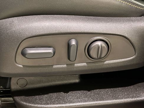 Used 2022 Chevrolet Equinox Premier image 23