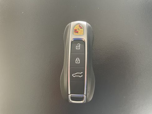 Used 2025 Porsche Cayenne GTS AWD/4WD image 25