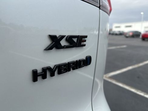 Certified 2024 Toyota Corolla Cross XSE image 43