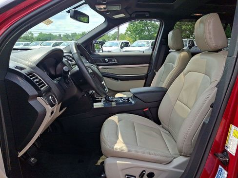 Certified 2018 Ford Explorer XLT w/ Equipment Group 202A AWD/4WD image 10
