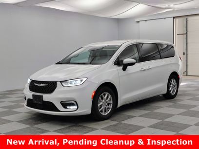 Used 2023 Chrysler Pacifica Touring-L