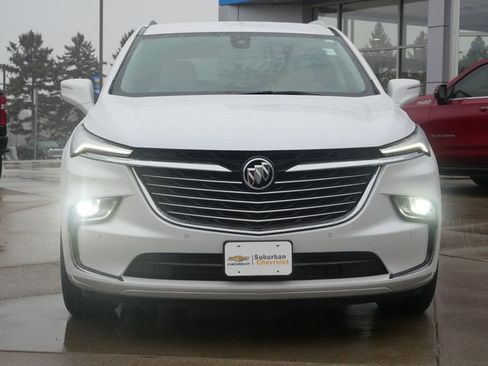 Used 2023 Buick Enclave Essence image 2