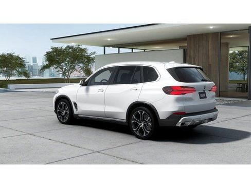 New 2026 BMW X5 xDrive40i w/ Climate Comfort Package image 2
