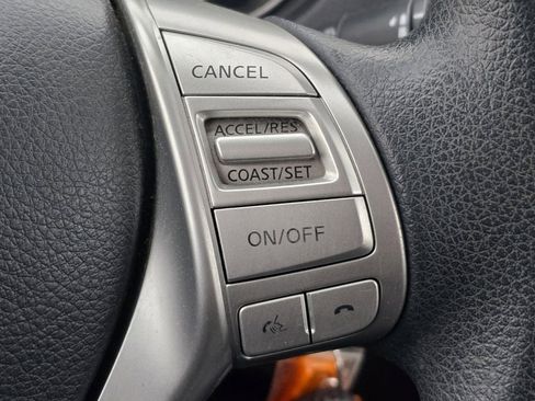 Used 2015 Nissan Rogue S image 11