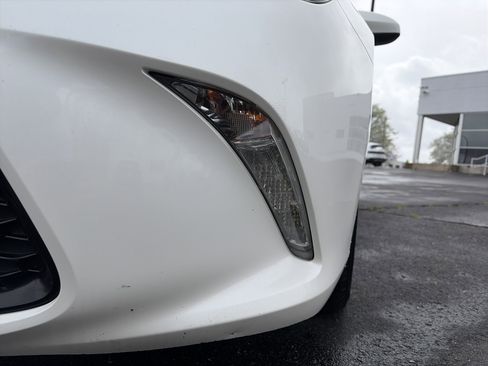 Used 2017 Toyota Camry XSE w/ Moonroof Package FWD image 11