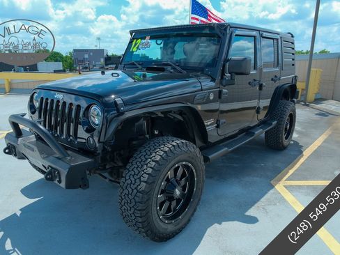 Used 2012 Jeep Wrangler Unlimited Sahara AWD/4WD image 2