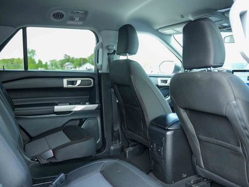 Used 2023 Ford Explorer XLT AWD/4WD image 22