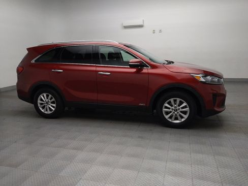 Used 2019 Kia Sorento LX w/ LX Convenience Package image 11