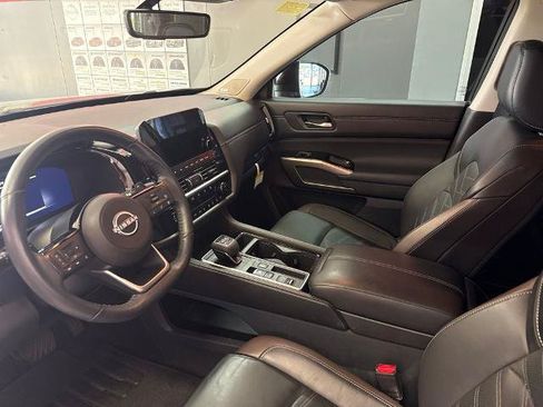 Certified 2024 Nissan Pathfinder Platinum w/ Cargo Package FWD image 11
