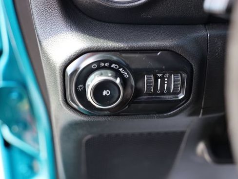Used 2020 Jeep Wrangler Unlimited Sahara AWD/4WD image 13
