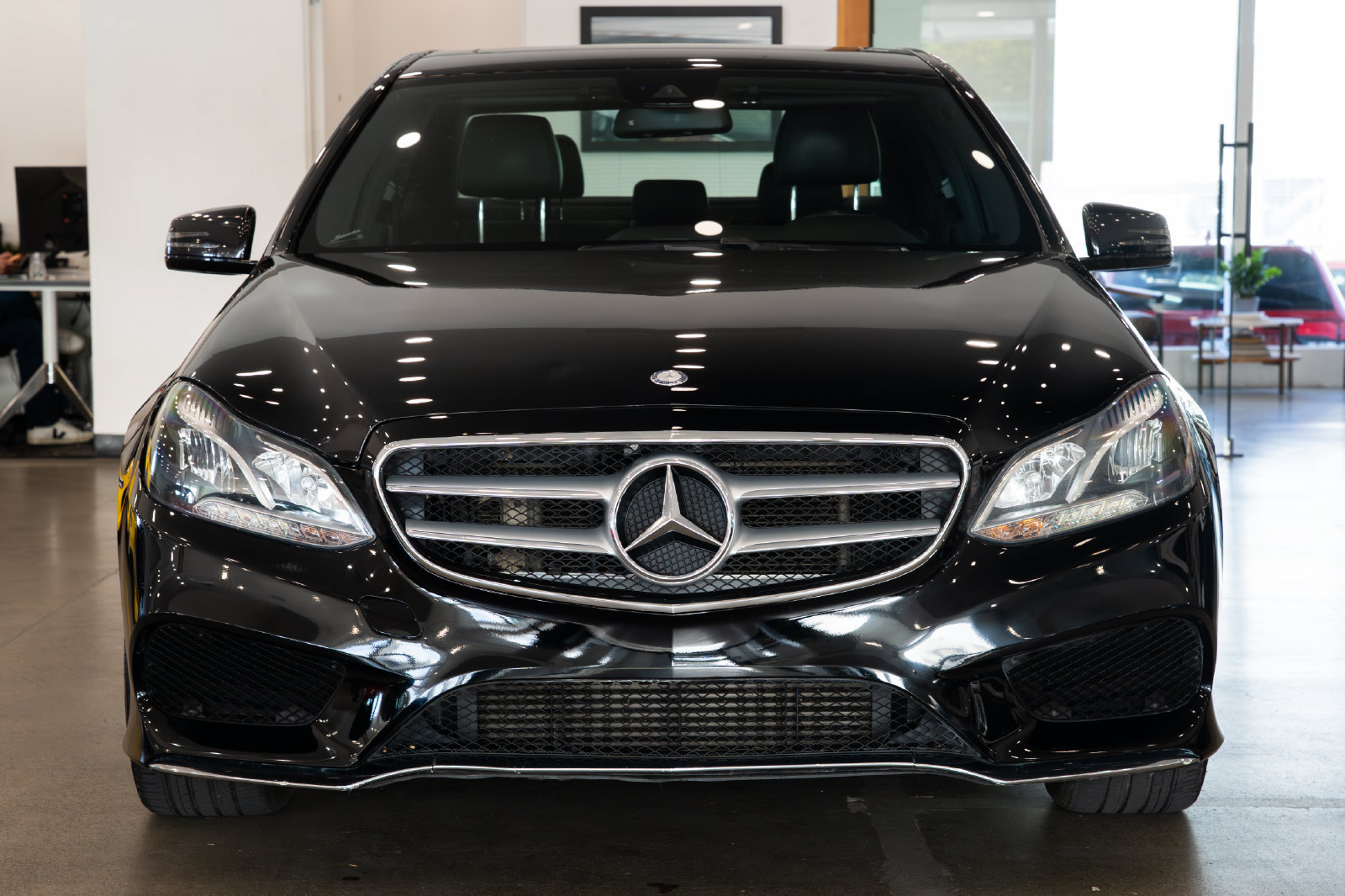 Used 2015 Mercedes-Benz E 250 BlueTEC Sedan image 2