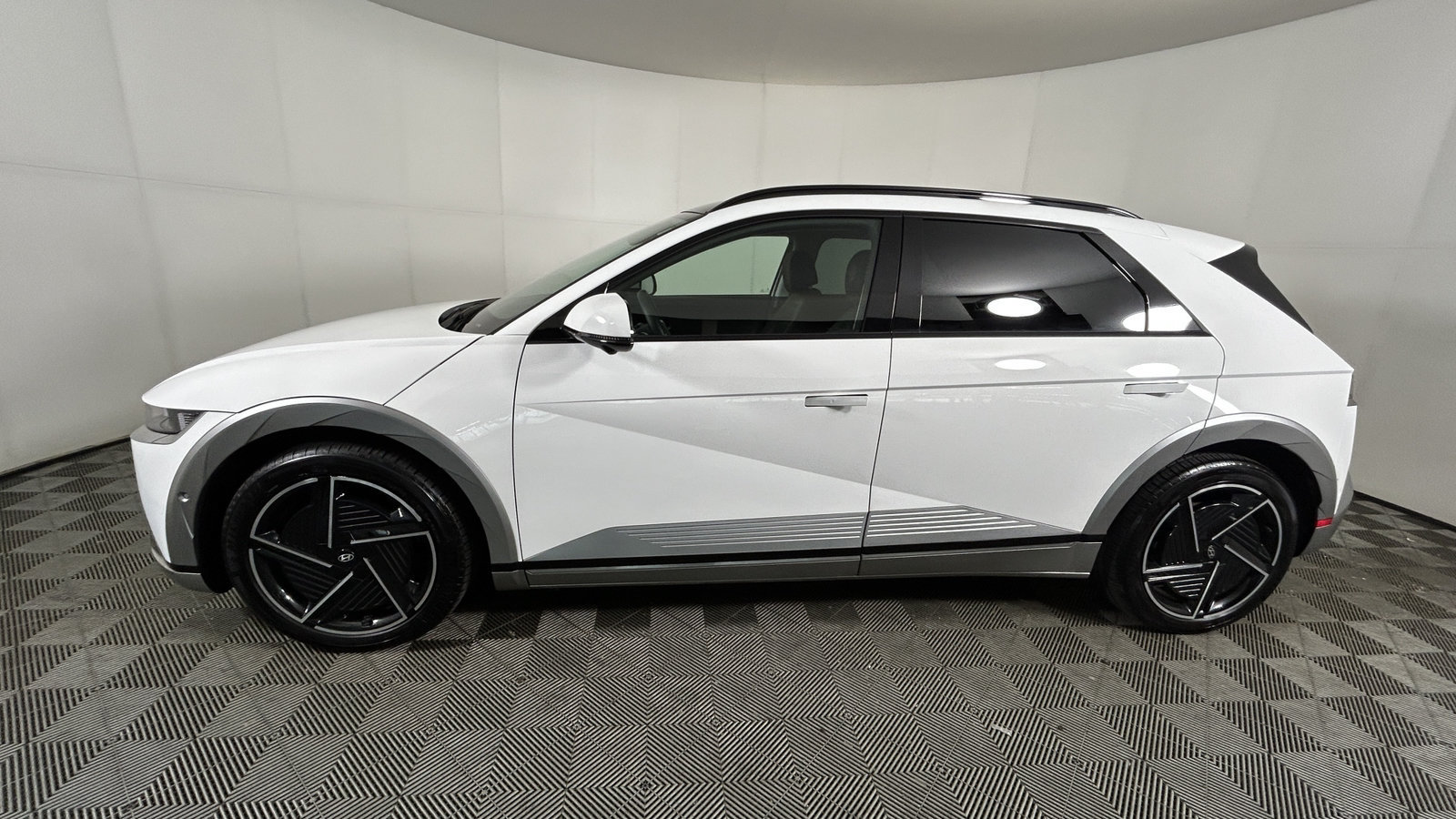 Used 2025 Hyundai Ioniq 5 Limited AWD/4WD image 7