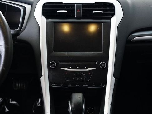 Used 2015 Ford Fusion SE image 14