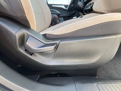 Used 2022 Ford Escape SE w/ Convenience Package image 25