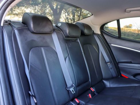 Used 2019 Genesis G70 2.0T Advanced image 18