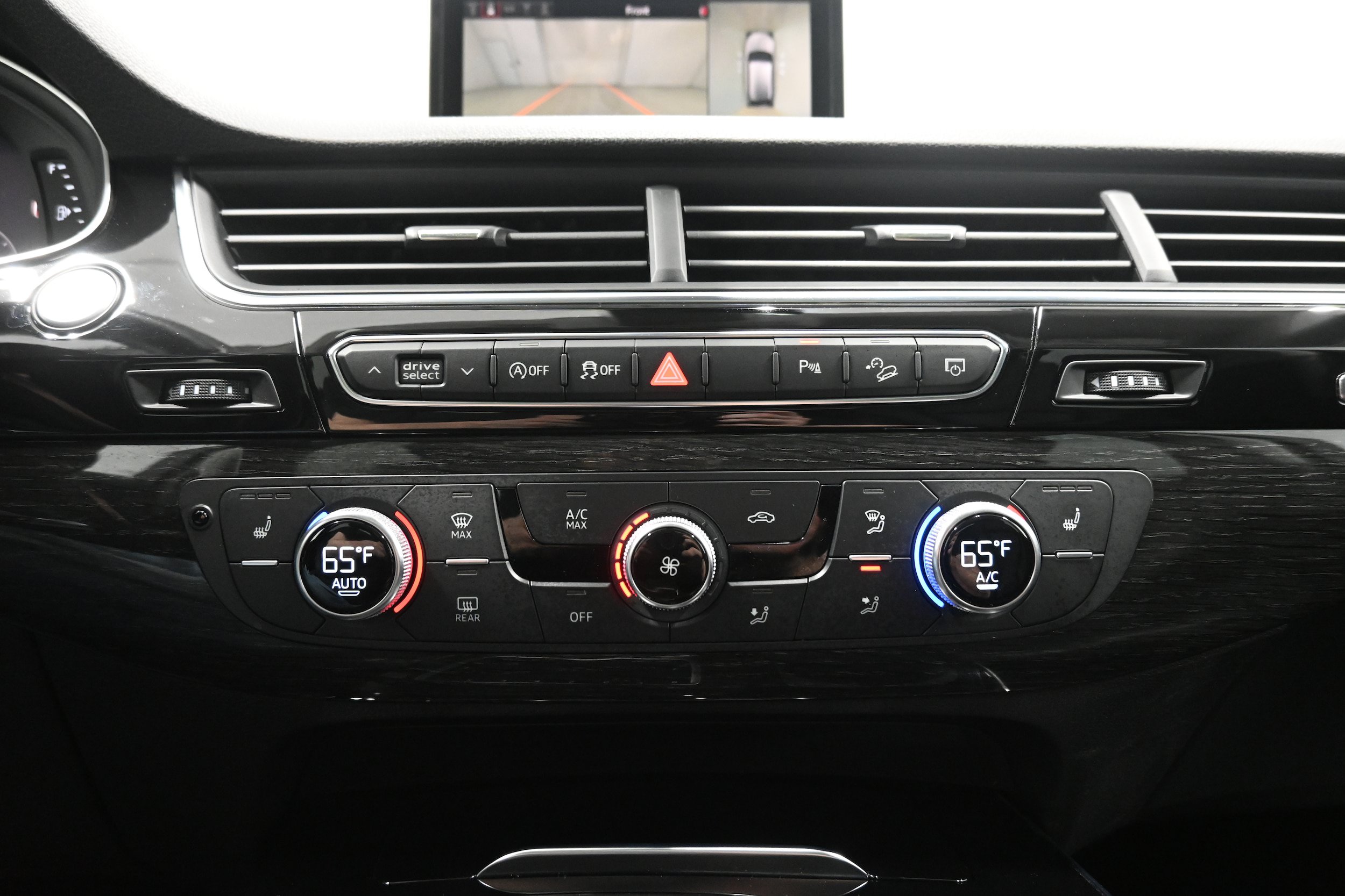 Used 2019 Audi Q7 3.0T Premium Plus w/ Premium Plus Package AWD/4WD image 23