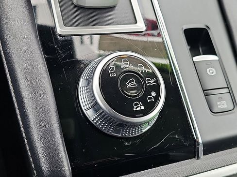 Used 2024 Mitsubishi Outlander SE image 25