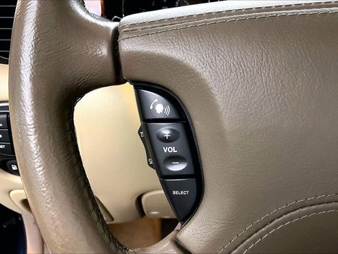 Used 2008 Jaguar XJ8 image 22