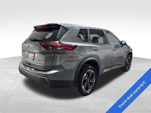 Used 2024 Nissan Rogue SV image 5