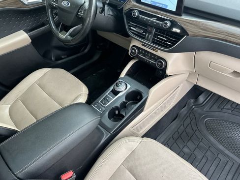 Used 2020 Ford Escape Titanium AWD/4WD image 16