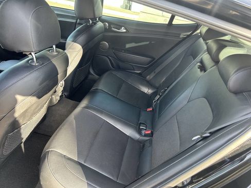 Used 2018 Kia Stinger Premium image 16