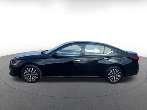 Used 2025 Nissan Altima 2.5 SV image 9