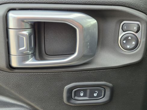 Used 2022 Jeep Gladiator Rubicon w/ Cold Weather Group AWD/4WD image 14