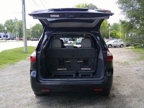 Used 2015 Toyota Sienna XLE Premium image 9