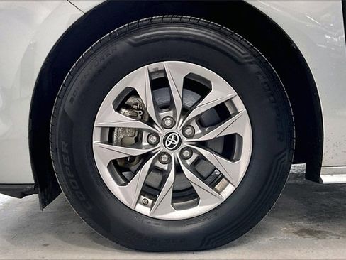 Used 2021 Toyota Sienna XLE image 35