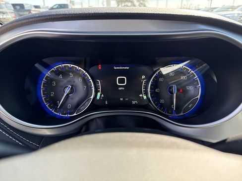 New 2026 Chrysler Pacifica Limited w/ Uconnect Theater Family Group image 17