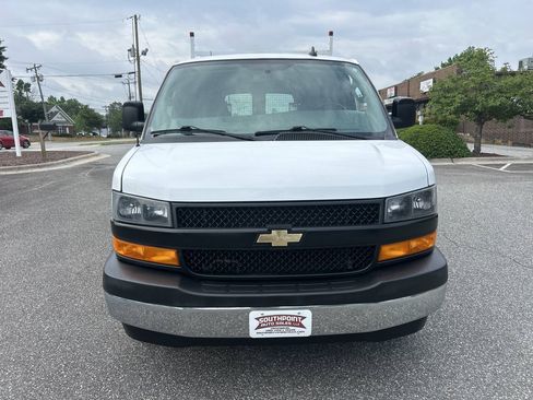 Used 2022 Chevrolet Express 2500 w/ Driver Convenience Package RWD image 4