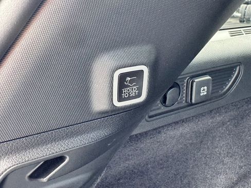 Used 2023 Jeep Grand Cherokee Overland w/ Luxury Tech Group IV AWD/4WD image 17