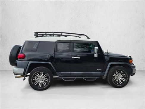 Used 2010 Toyota FJ Cruiser 2WD image 2
