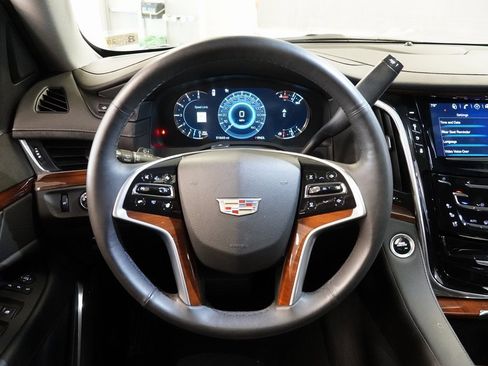 Used 2017 Cadillac Escalade ESV Premium Luxury image 6