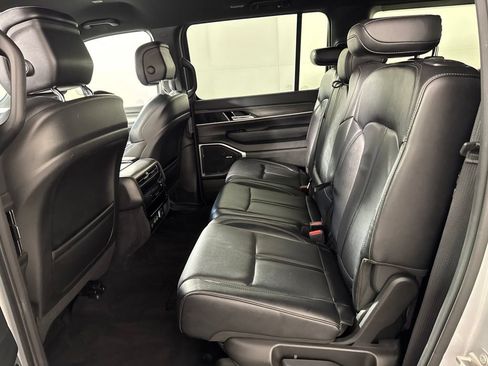 Used 2024 Jeep Wagoneer Series II w/ Flexible Seating Group AWD/4WD image 16