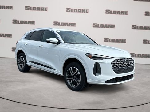 Used 2025 Audi Q5 Premium w/ Convenience Package image 7