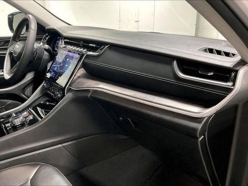 Used 2023 Jeep Grand Cherokee Limited image 19