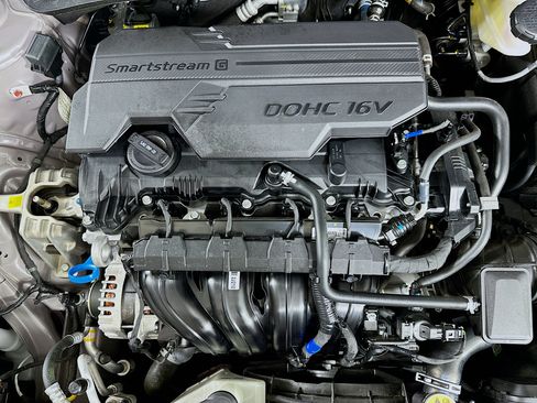 Used 2025 Hyundai Elantra Sport FWD image 31