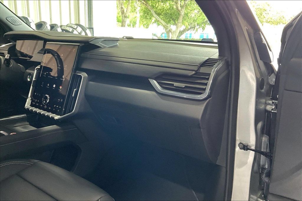Used 2026 GMC Acadia Elevation w/ Elevation Premium Package FWD image 25