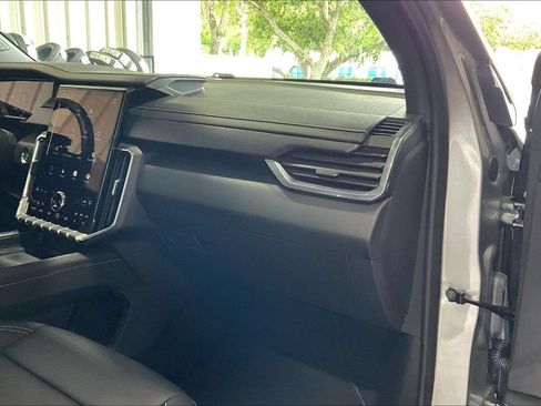 Used 2026 GMC Acadia Elevation w/ Elevation Premium Package FWD image 25