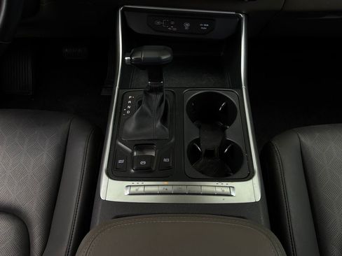Used 2026 Kia Carnival FWD image 16