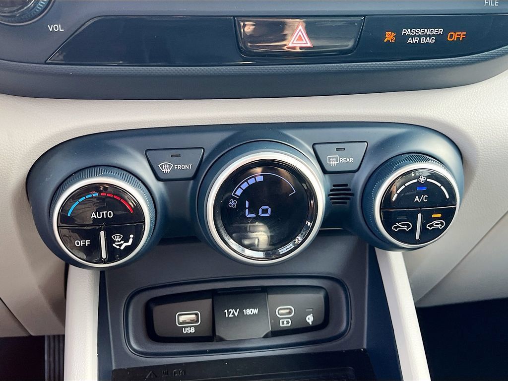 Used 2025 Hyundai Venue Limited FWD image 16