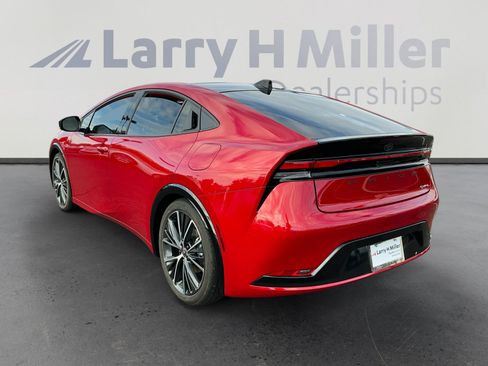 Certified 2025 Toyota Prius XLE image 3